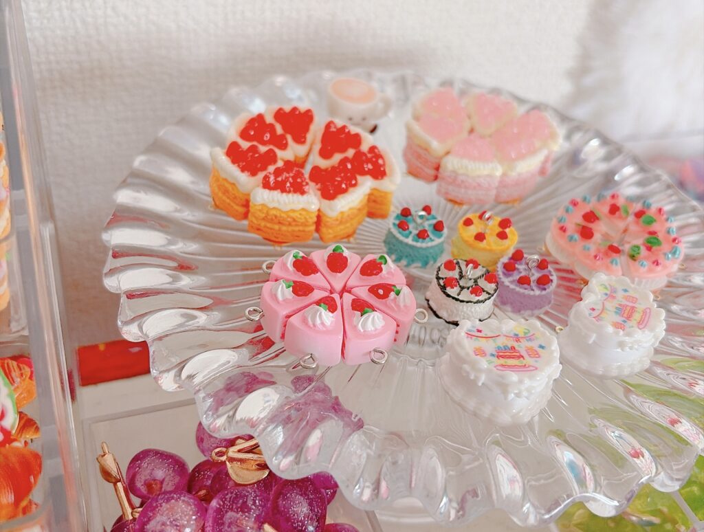 tiny cakes